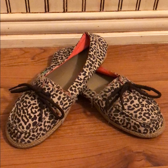 leopard sanuks